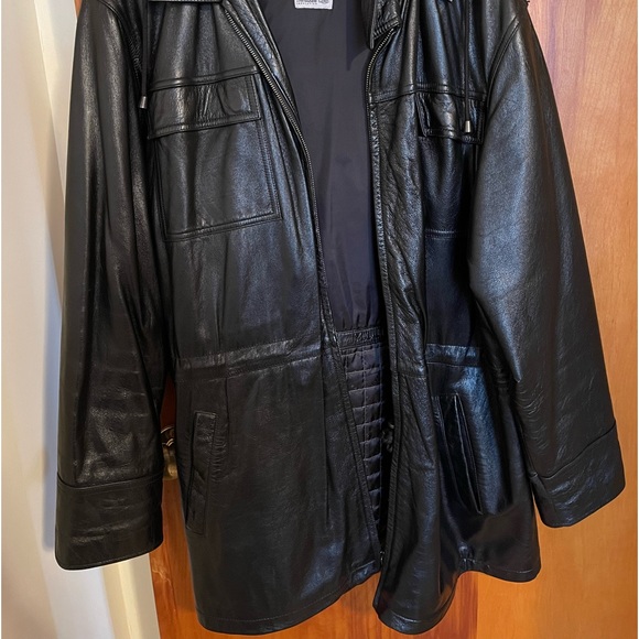 Wilson’s leather coat - Picture 2 of 7